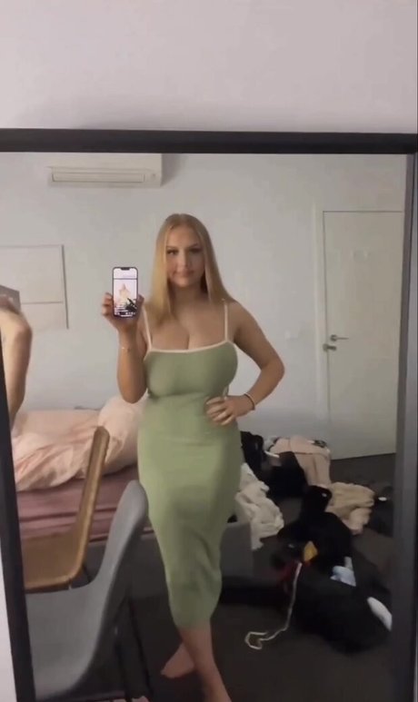 Charlotte Page pretty star img