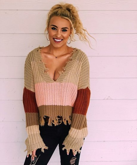 Caroline Wall model naked img