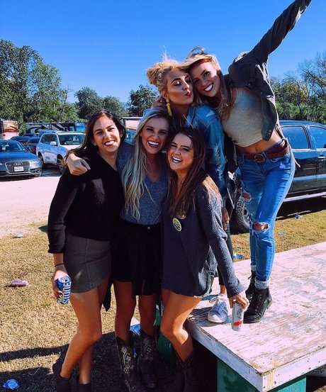 Caroline Wall model hd photos