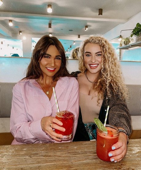 Caroline Wall hd pornstar image