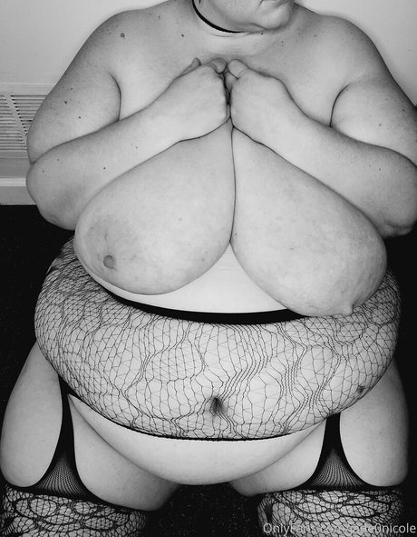 jade0nicole erotic model picture