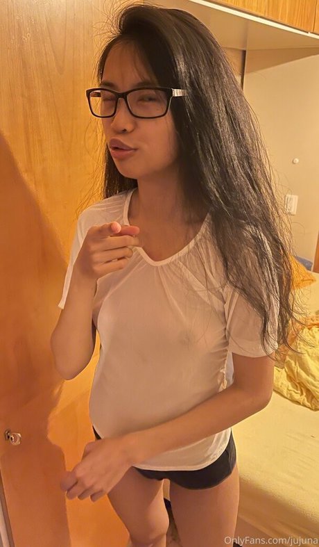 18 year old onlyfans beautiful image