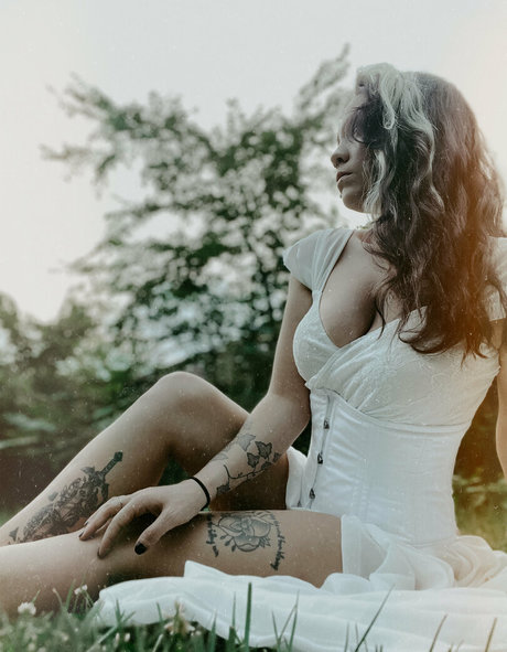 blonde babe onlyfans beautiful picture