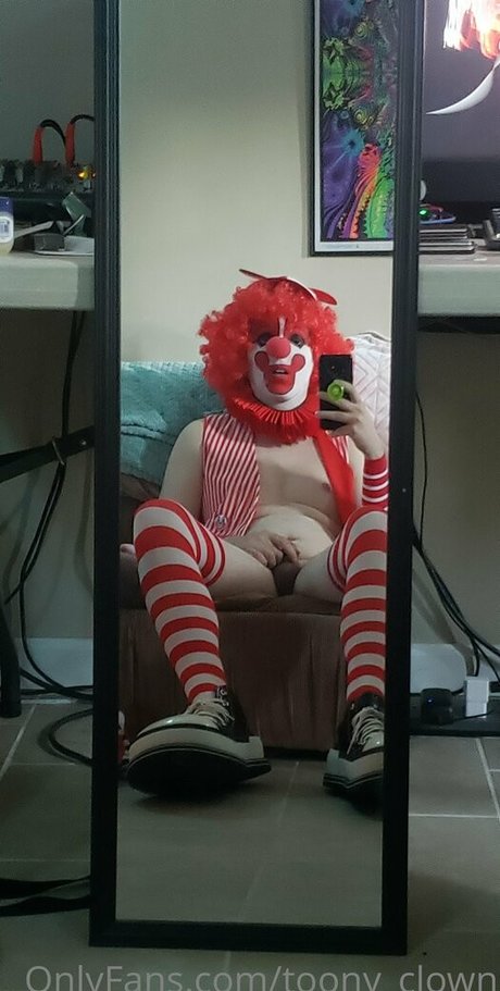 toony clown model free pics