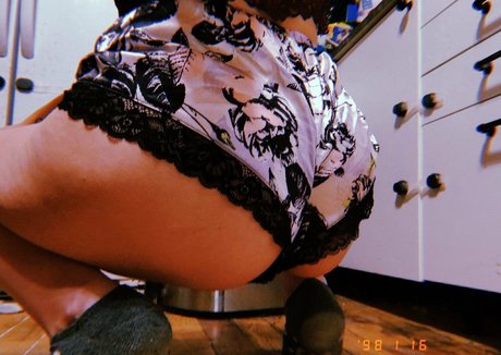 yourfavoritecanadianmilf model nice pictures