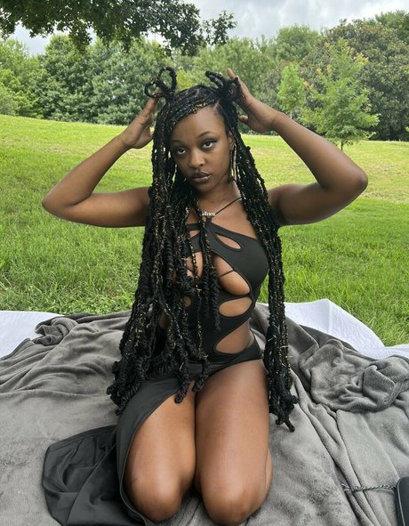 Kalenbree model nice pictures