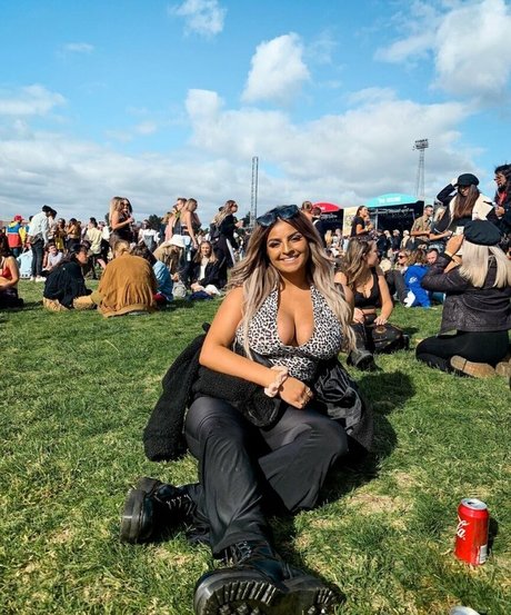 Chloe C model xxx pic