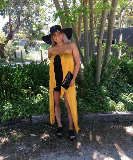 Chloe C model top pictures