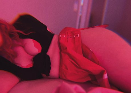 kyramox xxx actress galleries