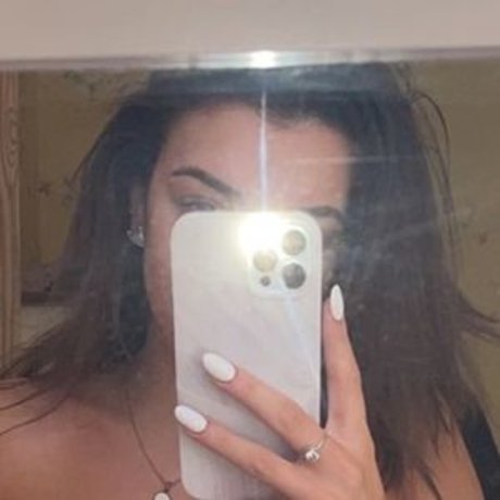 Ella Evans erotic star img