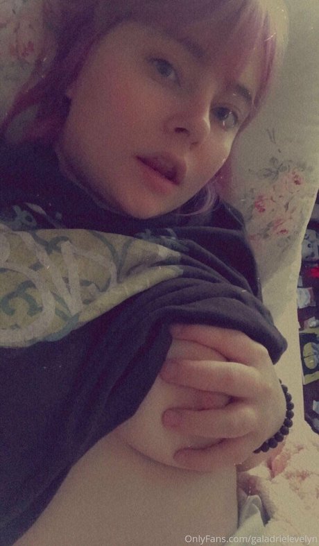 galadrielevelyn sexy actress pic