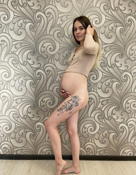 lovelygirlliza erotic star img