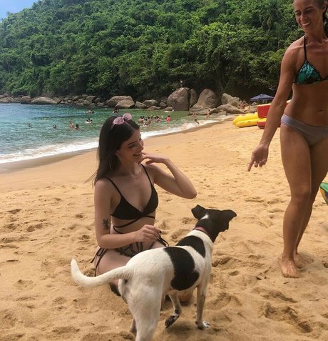 Victoria Ribeiro sex model photos