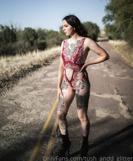 tush andd glitter actress picture