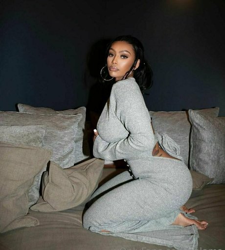 selams exclusive model gallery