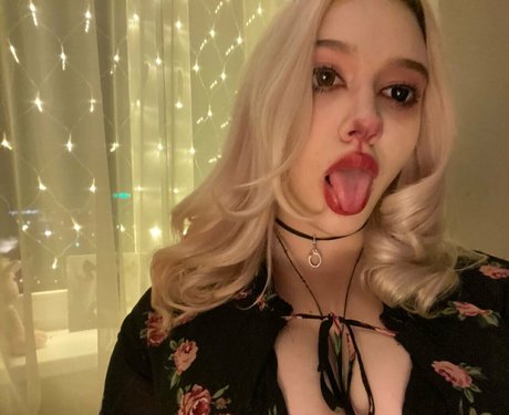 famous girls onlyfans naked photo