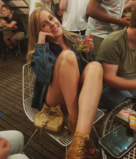 Elizabeth Height model nude photo