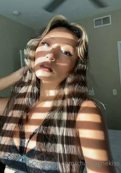 Champgnekisss model sex gallery
