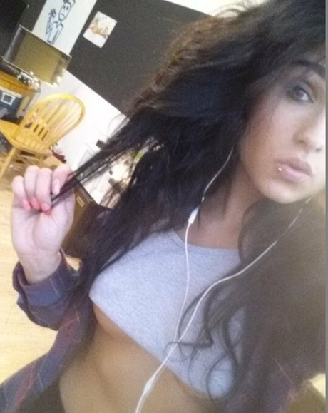 keelingz model exclusive pic