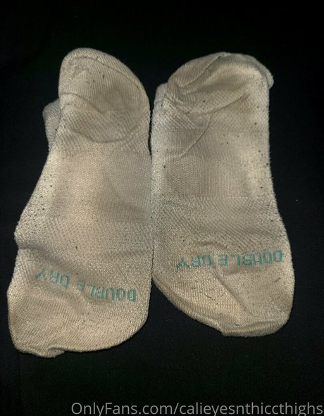 calieyesnthiccthighs nude model images