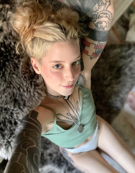 thecamdamage nude actress image