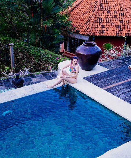 Karen Bachini hd model photos