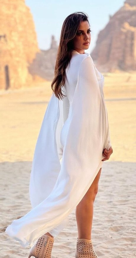 Dorra Zarrouk star pretty picture