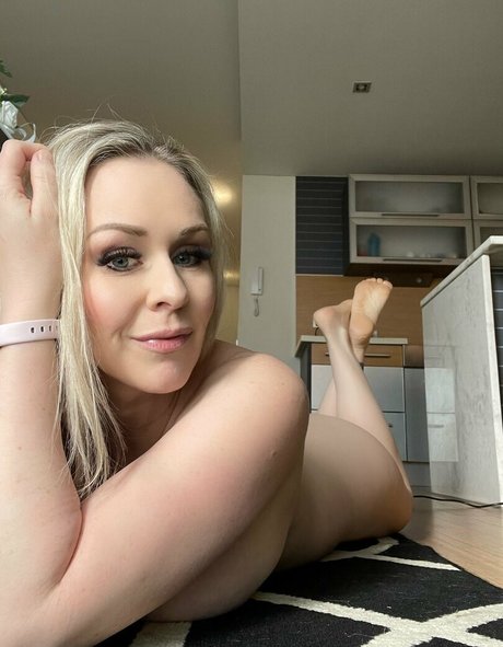 Miss Anna Monroe pornstar erotic img