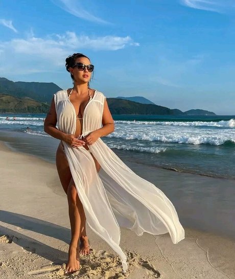 Carol Dias naked model picture