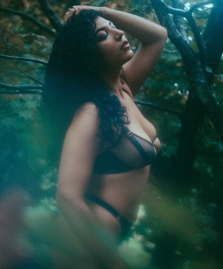 WhiteCosmicMirror model high quality image