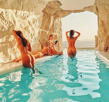 WhiteCosmicMirror model pretty img