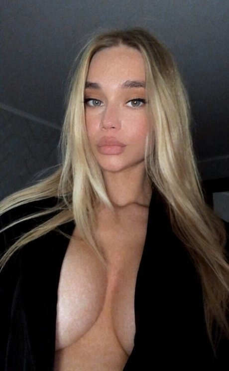 Sandy blond star adult photo