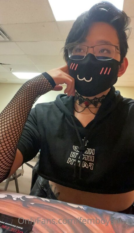 femboysnom pretty star pics