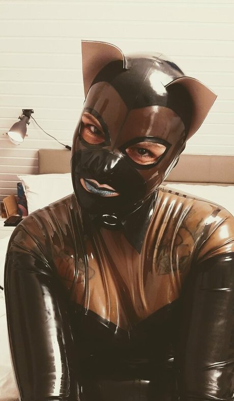 heavyrubberette model pornographic img