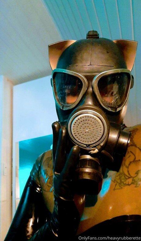 heavyrubberette model high quality pics