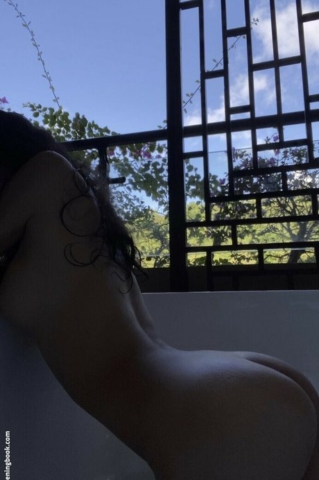 sxorpiton model sexy pic