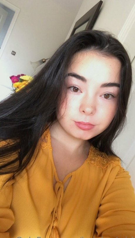 hotshortgirl pornographic star pic