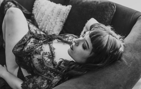 goth traish model top img