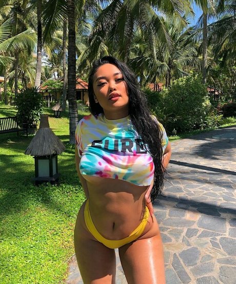 annouveauriche naked actress pic