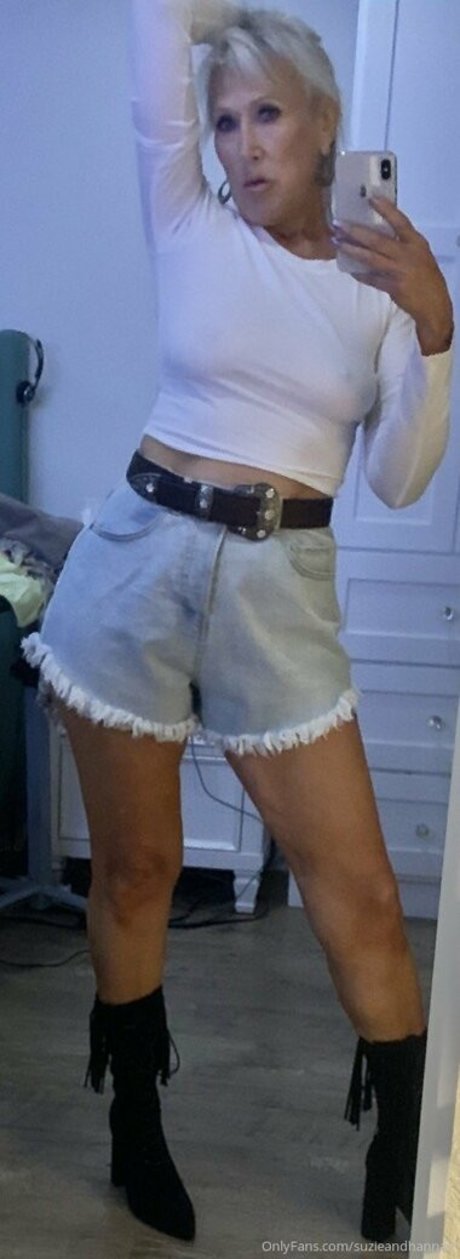 suzieandhannah naked star pics