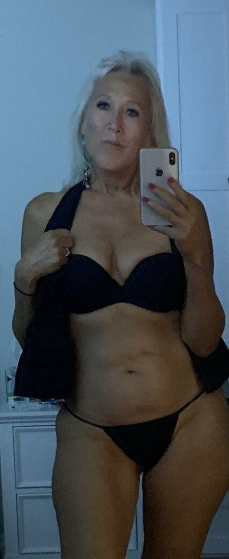 suzieandhannah adult actress image