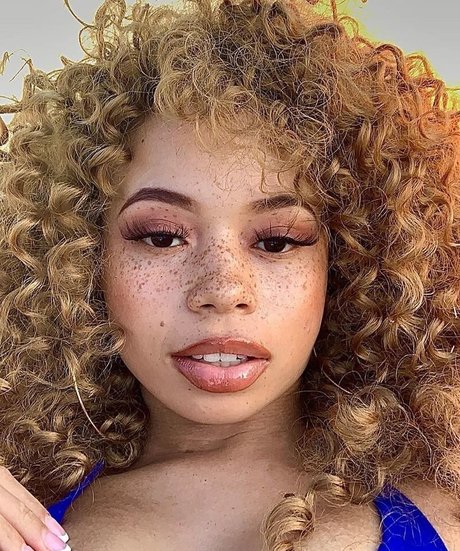 mayaregiii star nude images