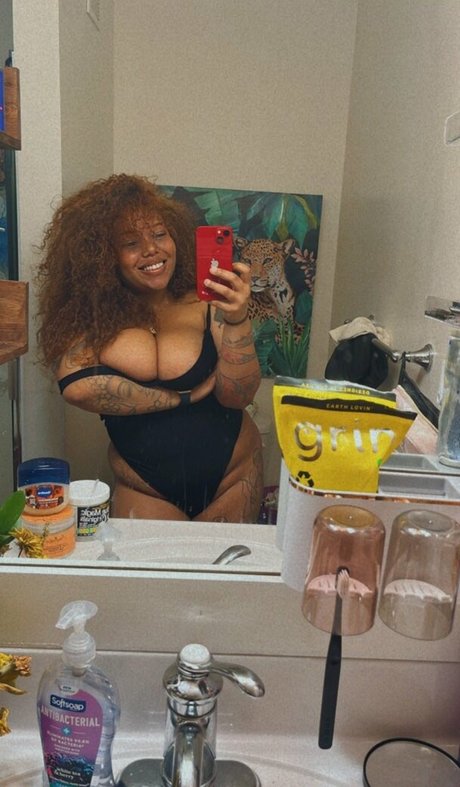 BadGyalGoodLife hot actress picture