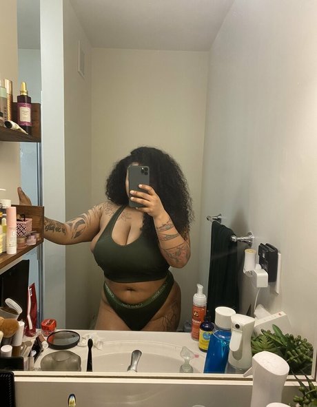 BadGyalGoodLife xxx model photos