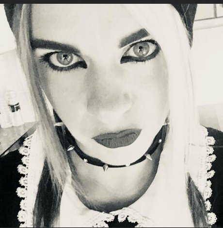 belle hella nice pornstar image