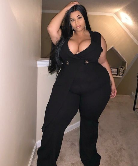 Jasmine Gunn star high quality photo