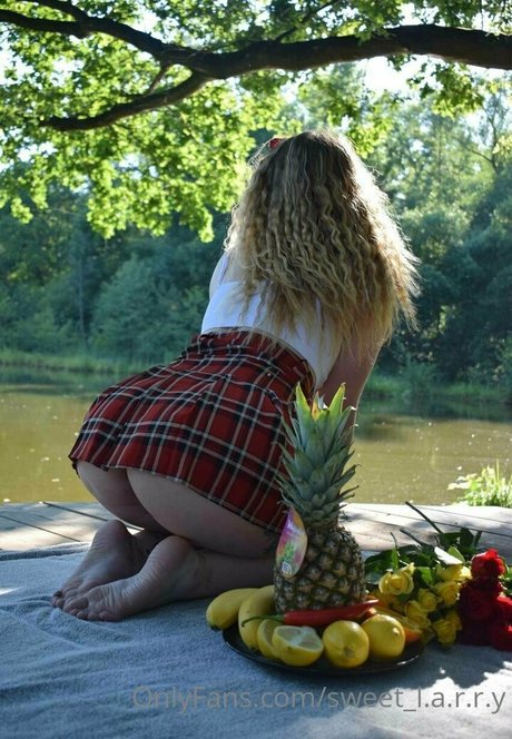 sweet l a r r y model naked photos