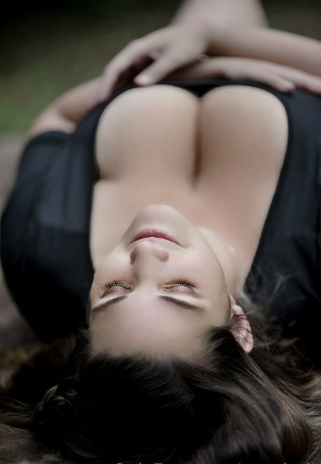 tittyveronikafree naked actress archive