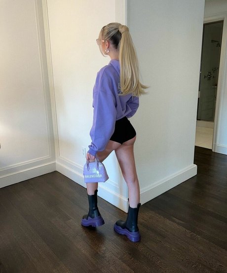 Sarah Snyder naked star picture