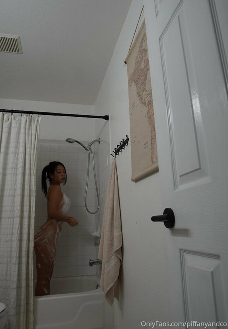 Piffanyandco erotic actress img